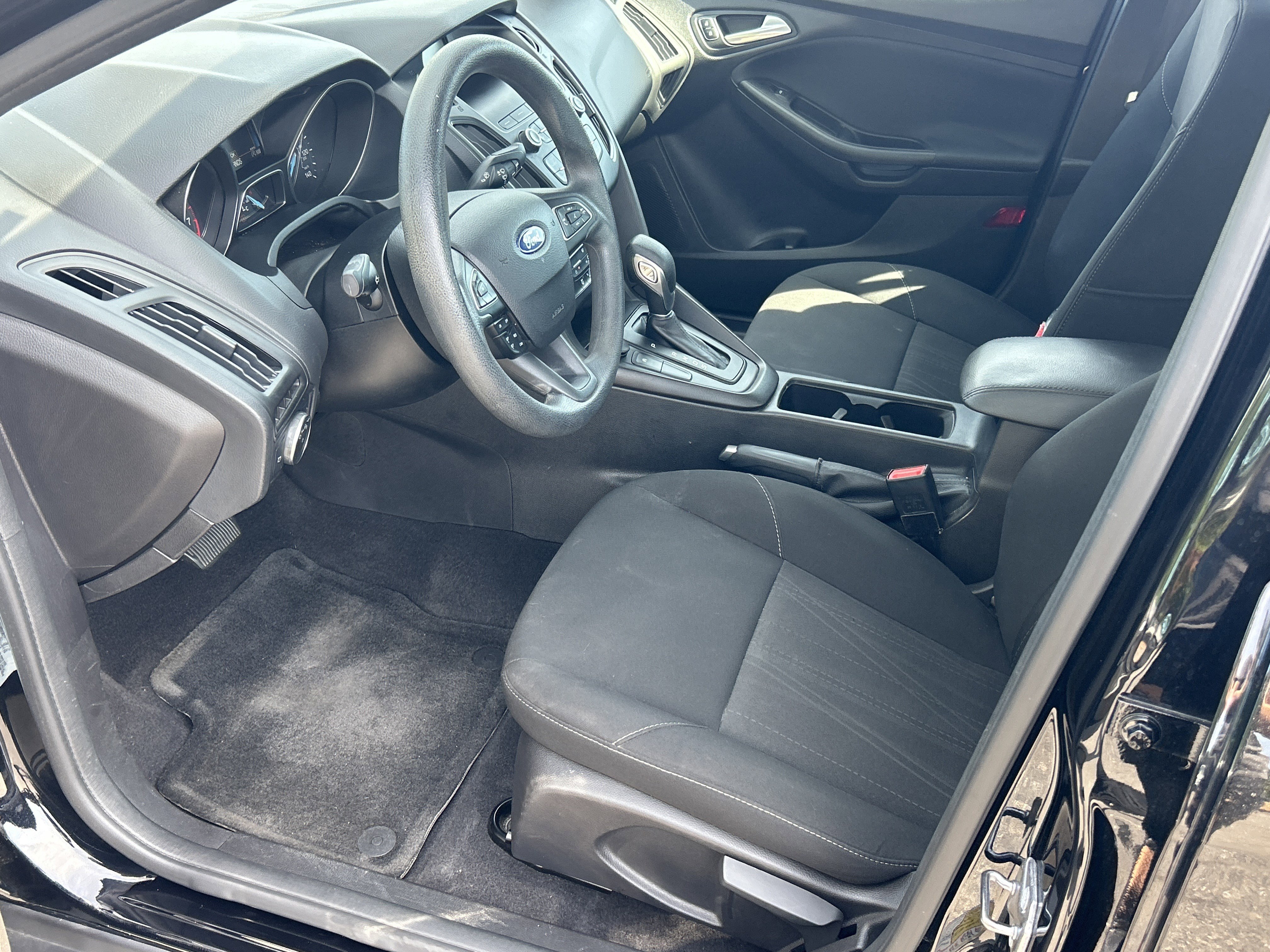 2018 Ford Focus SE - Photo 16