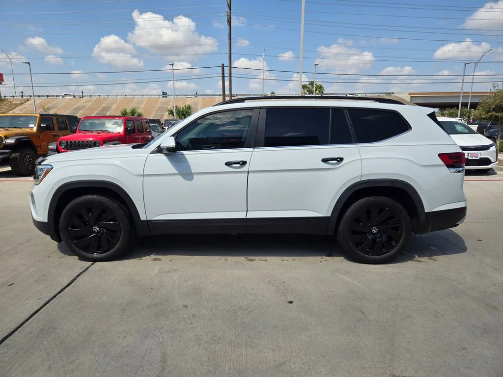 Used 2024 White Volkswagen 2.0T SE w/Technology image 6
