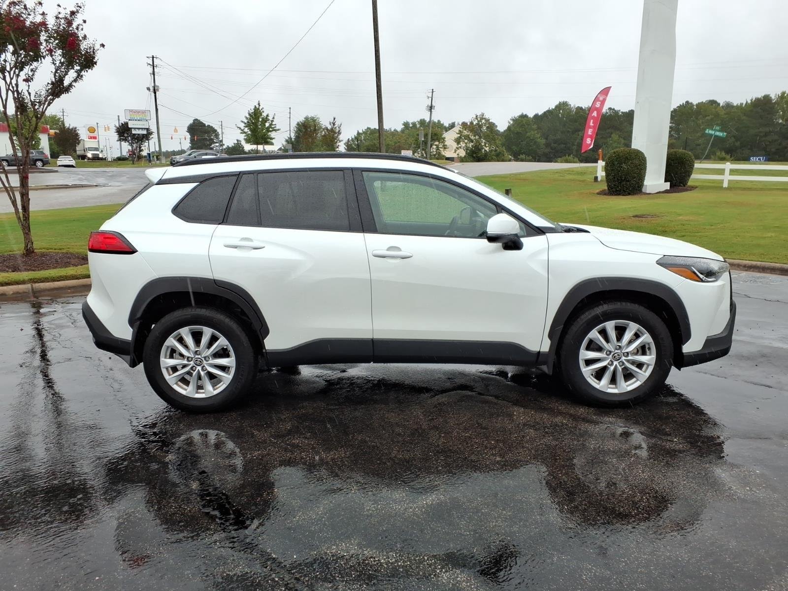 Used 2024 Wind Chill Pearl Toyota LE image 10