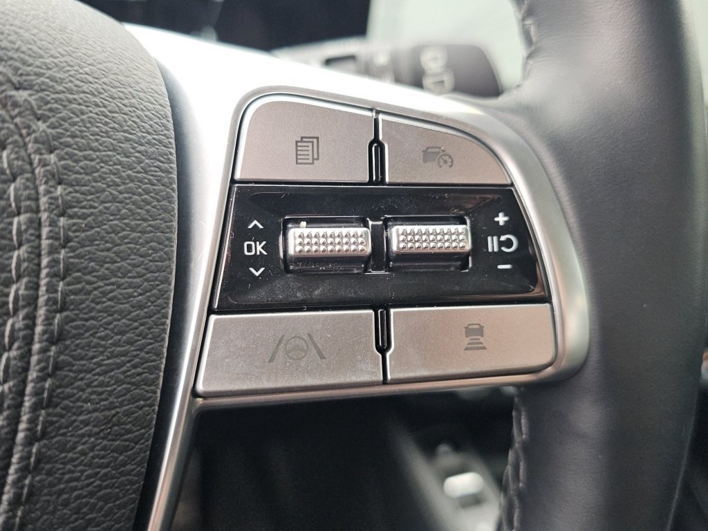 Used 2024 Everlasting Silver Kia SX Prestige image 16