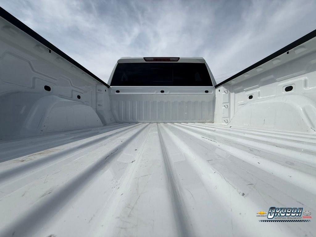 Used 2022 White Chevrolet RST image 20