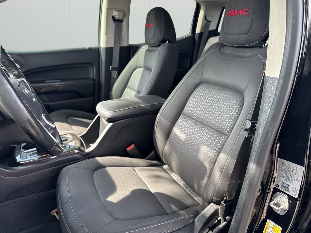 Used 2020 ONYX BLACK GMC 4WD SLE image 12