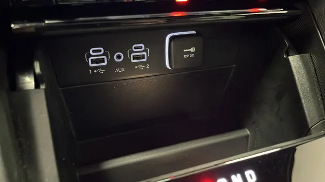 Used 2024 Silver Jeep Limited image 39