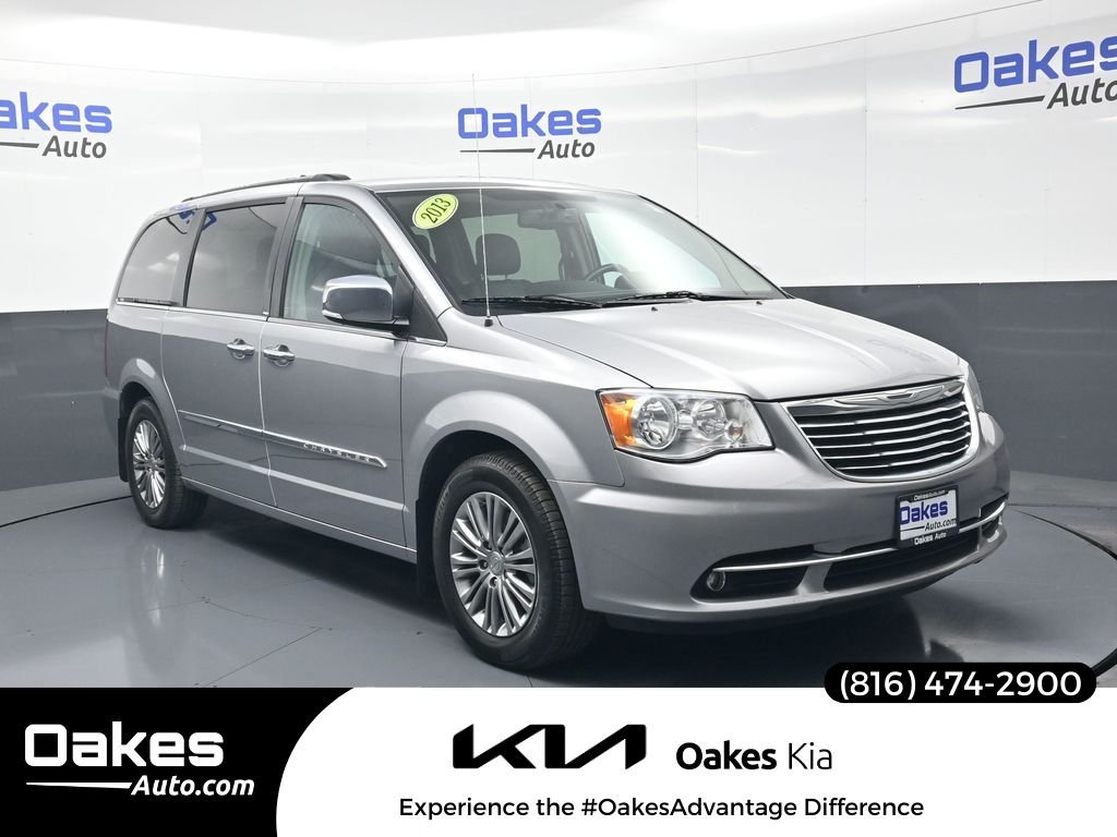 2013 Chrysler Town & Country Touring-L's photo