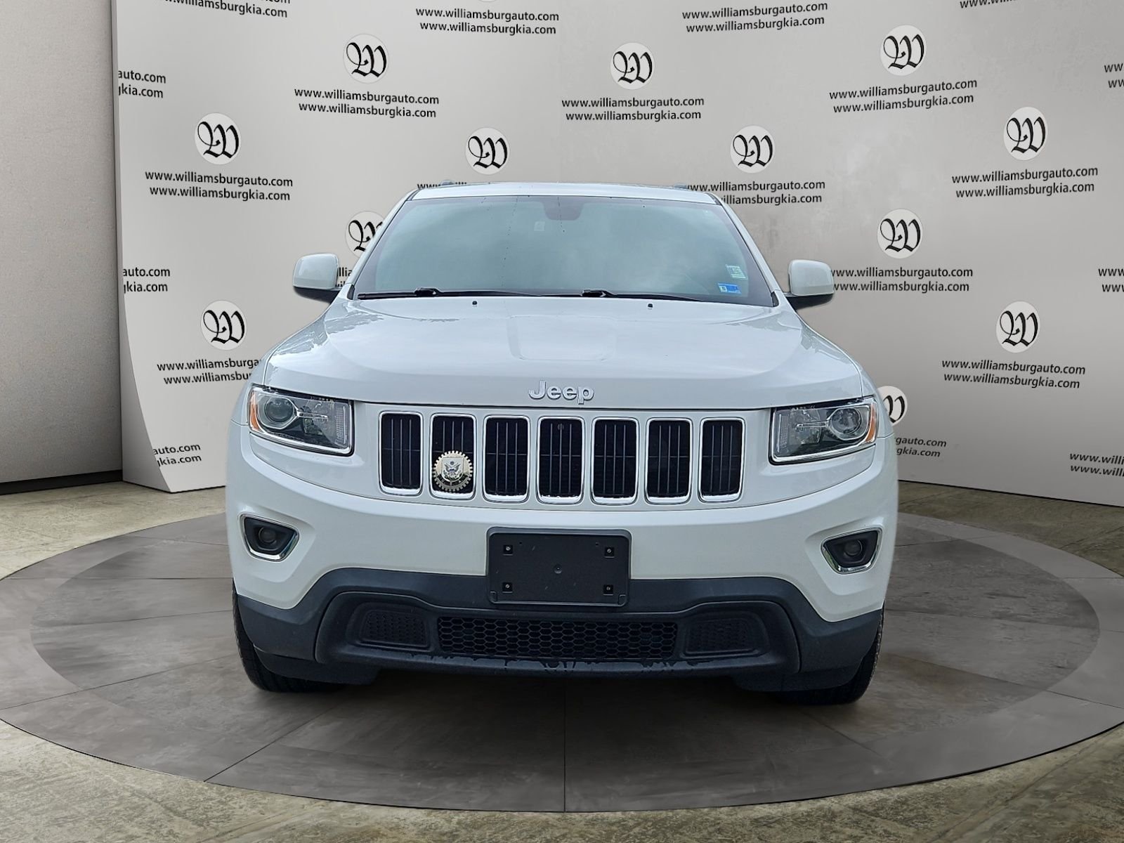 Used 2015 White Jeep Laredo image 8