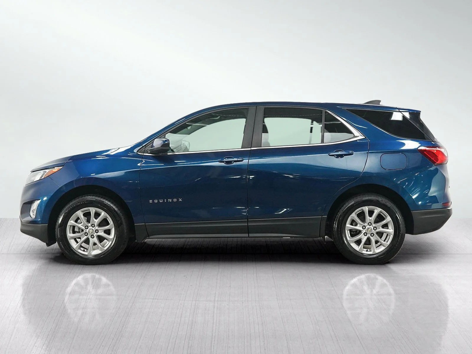 Used 2021 Chevrolet Equinox LT with VIN 2GNAXUEV4M6118102 for sale in White Bear Lake, Minnesota