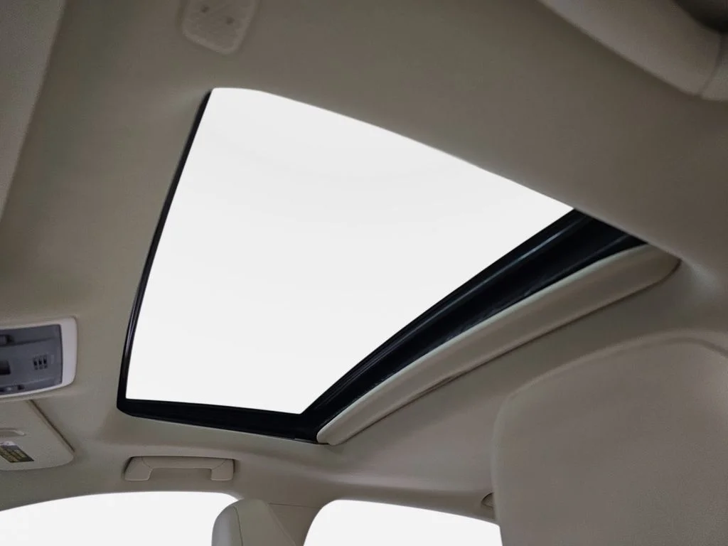 Used 2022 White Lexus 450h image 31