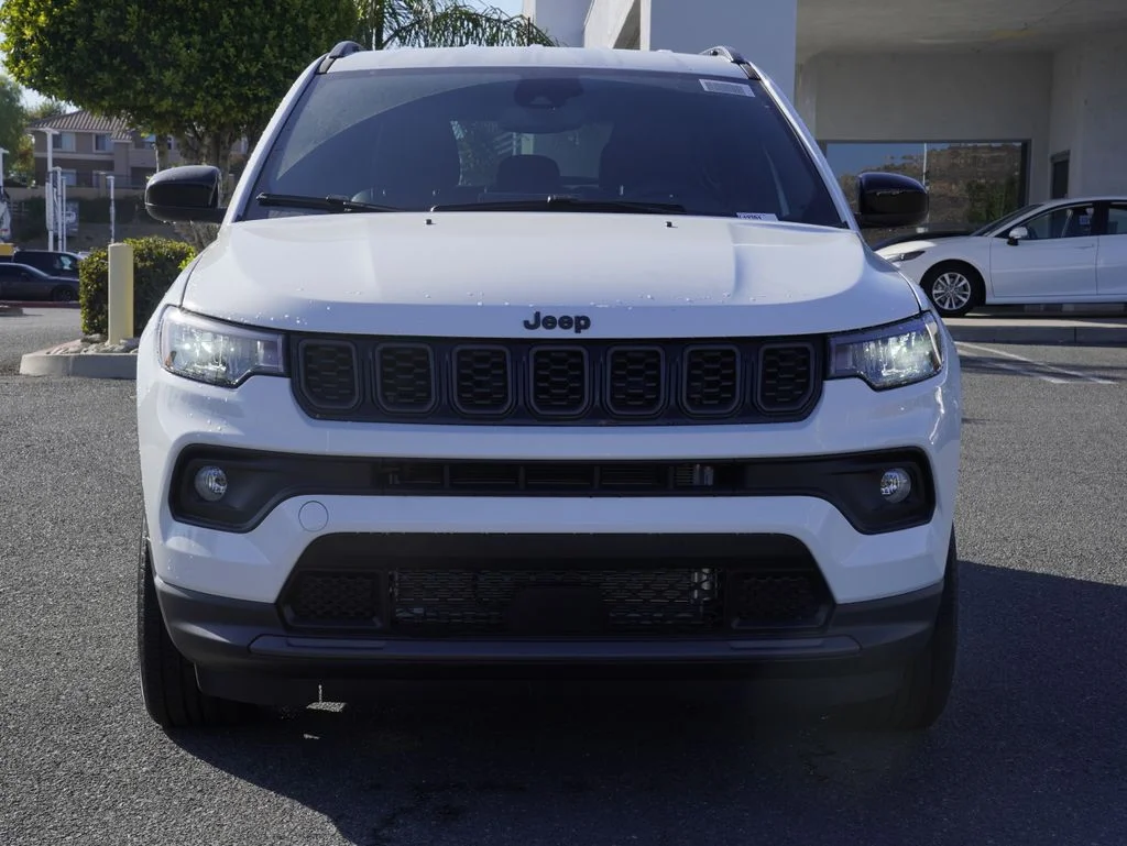 New 2026 Bright White Clearcoat Jeep Latitude image 9
