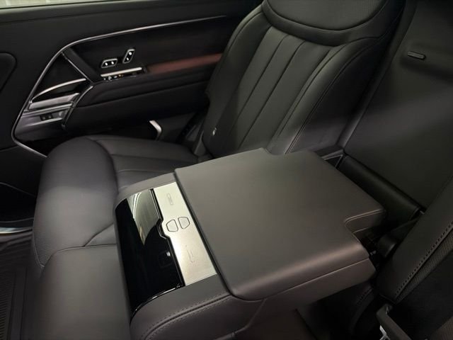 New 2026 Santorini Black Land Rover SE image 15