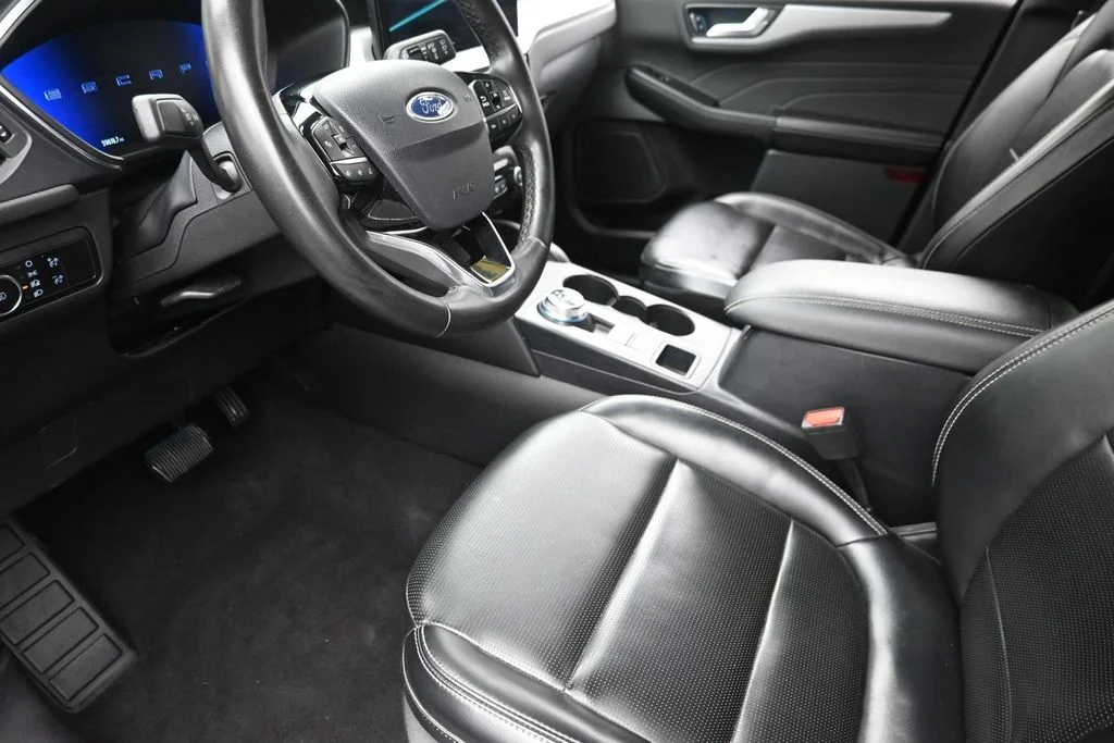 Used 2023 Silver Ford Platinum image 16