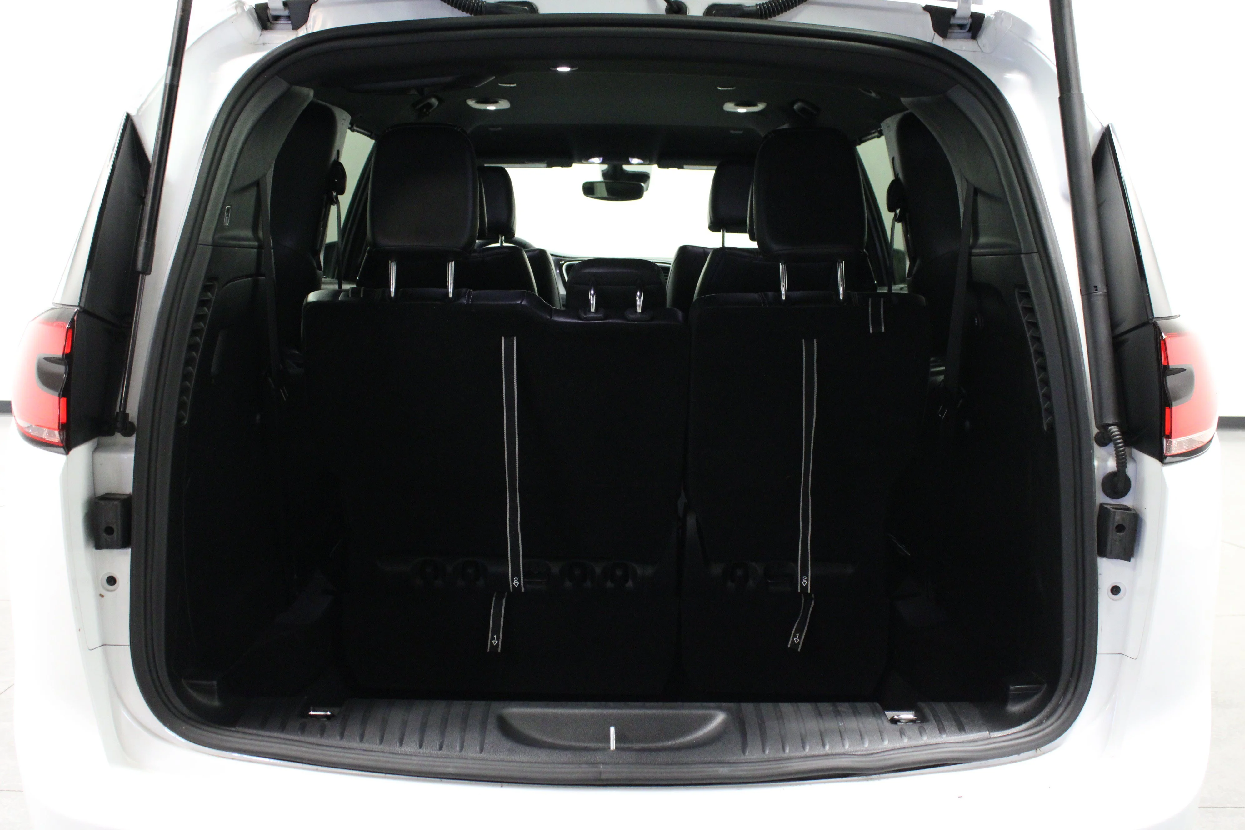 Used 2025 Bright White Clearcoat Chrysler Select image 15