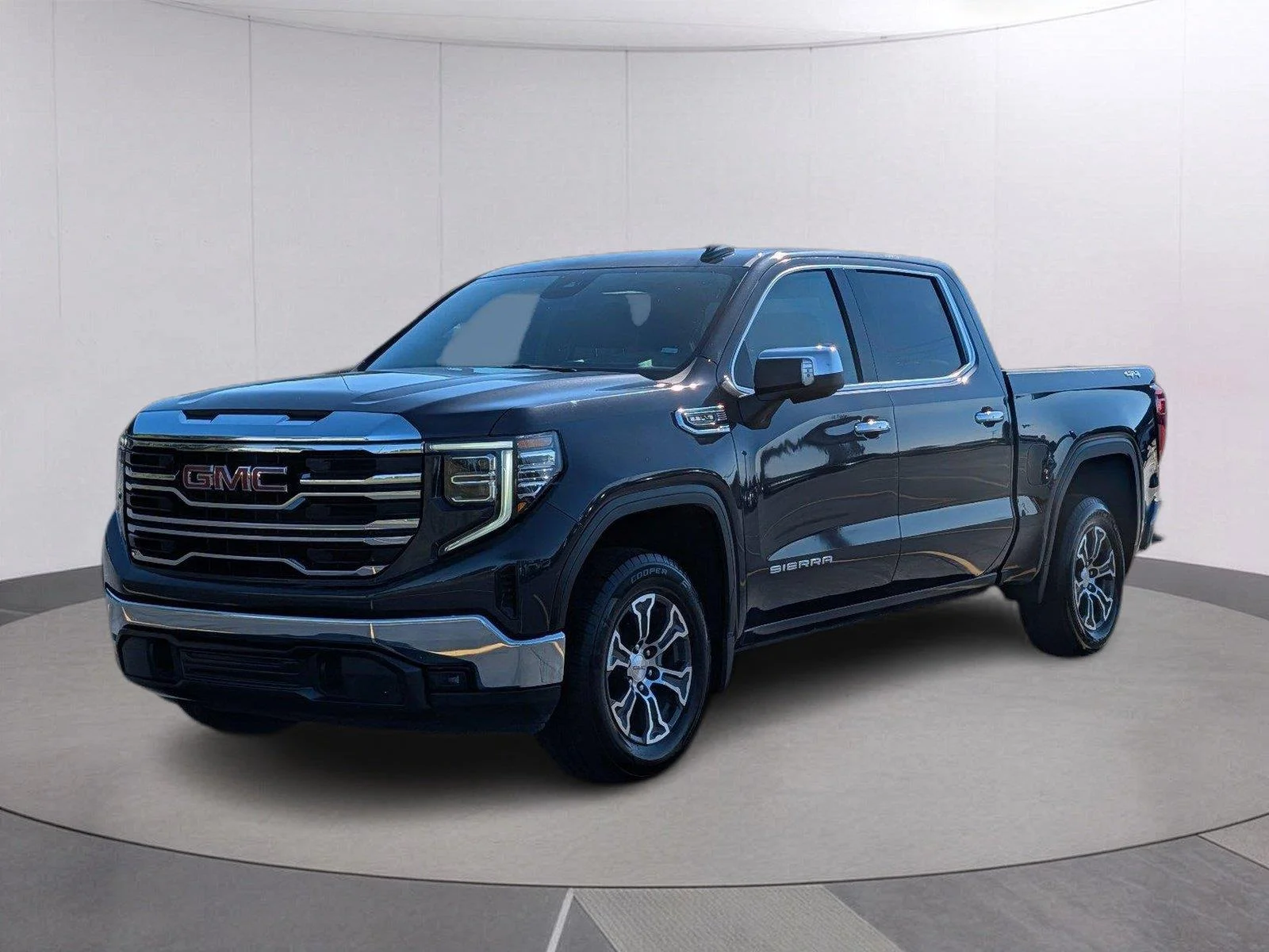 Used 2025 Titanium Rush Metallic GMC SLT image 1