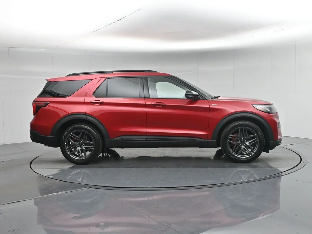 New 2026 Rapid Red Metallic Tinted Clearcoat Ford ST-Line image 26