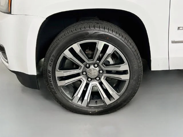 Used 2019 White GMC Denali image 31