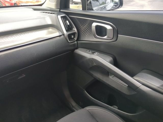 2021 Kia Sorento LX - Photo 19