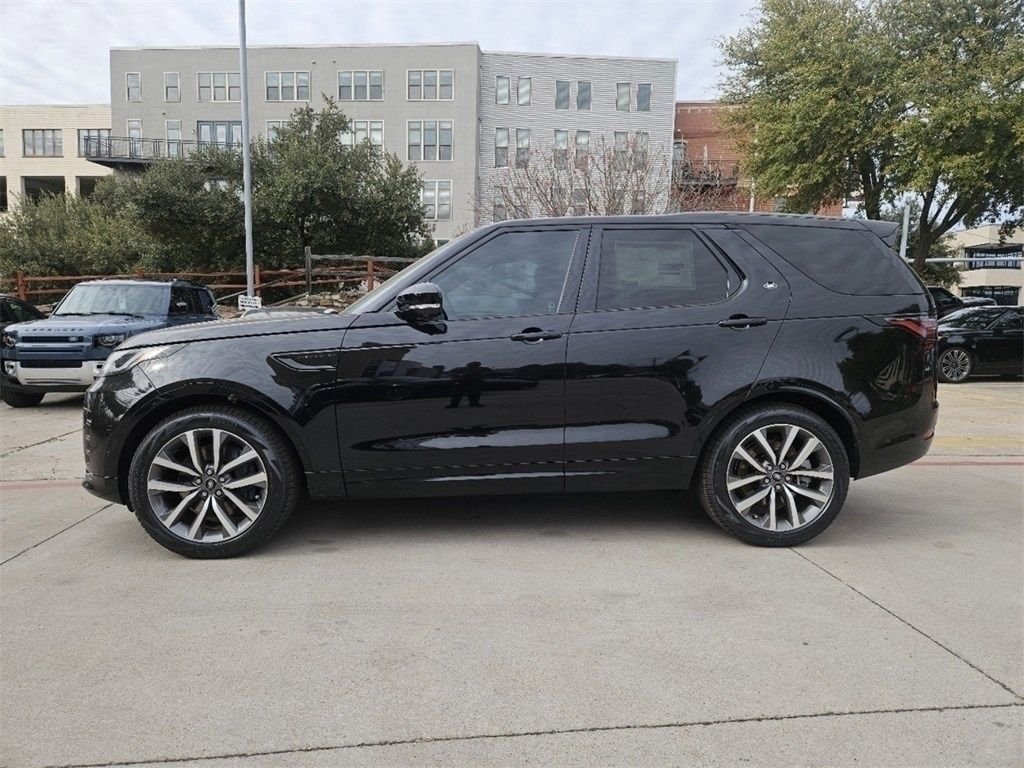 Certified Used 2025 Santorini Black Metallic Land Rover Dynamic SE image 3