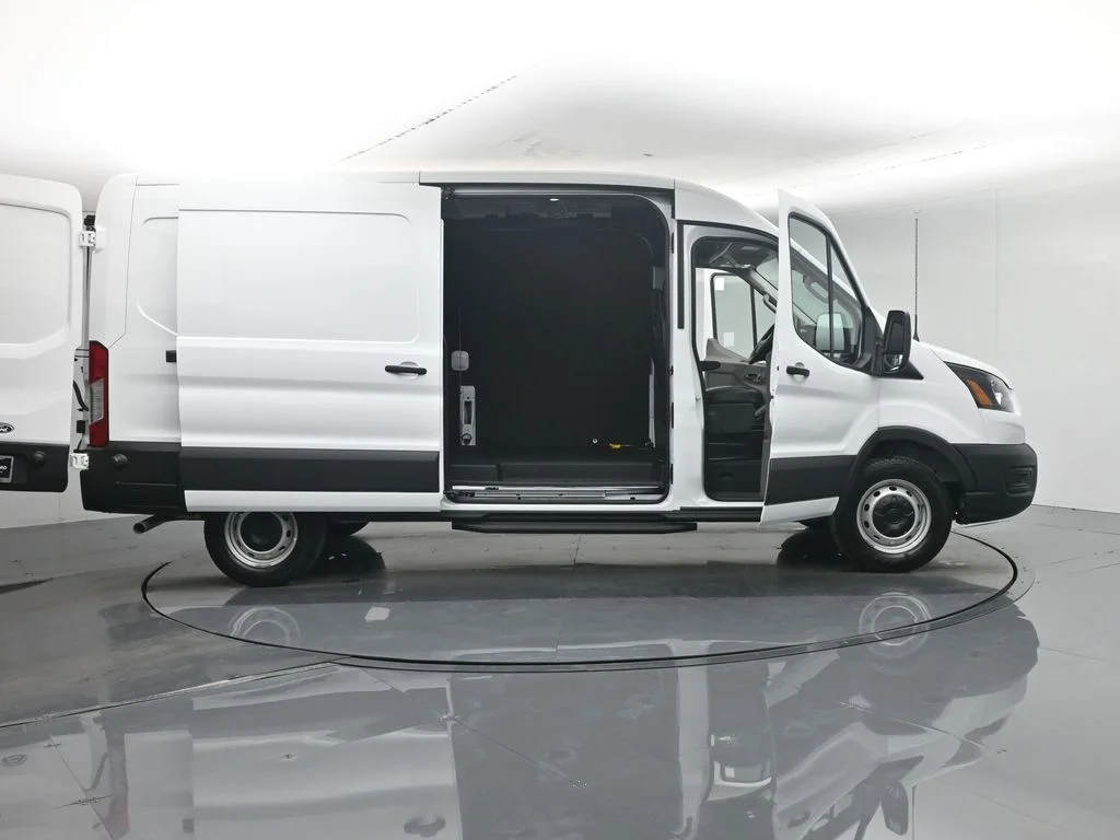 New 2026 Oxford White Ford Base image 4