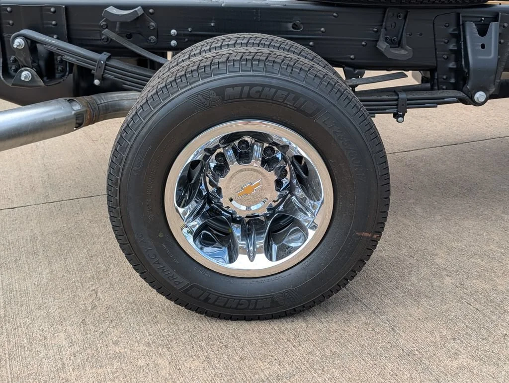 New 2026 Summit White Chevrolet LT image 3