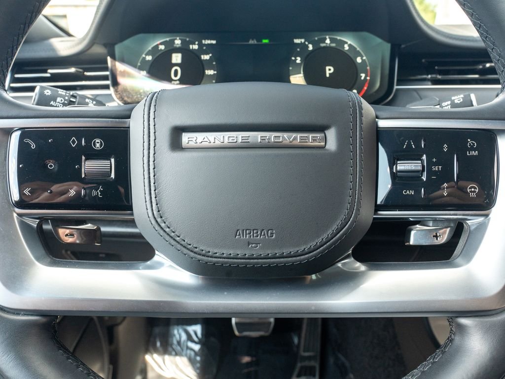Used 2024 White Land Rover SE image 15