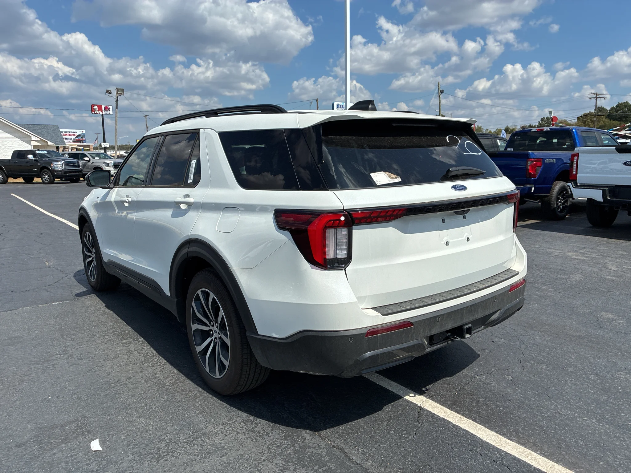 New 2026 Star White Metallic Tri-Coat Ford ST-Line image 7