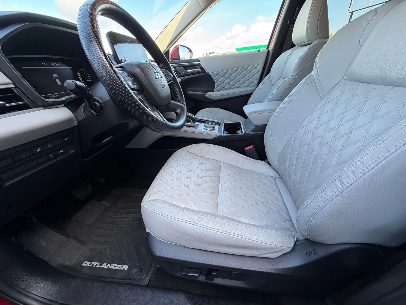 Used 2024 Silver Mitsubishi SEL image 10