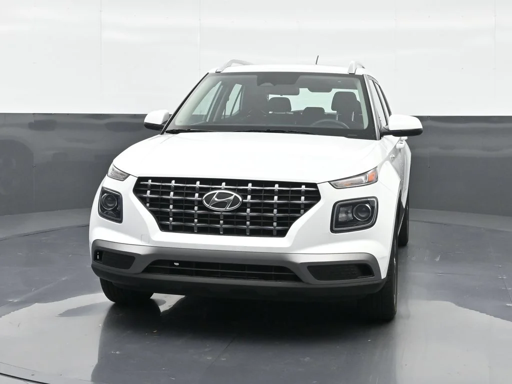 Used 2024 White Hyundai SEL image 6