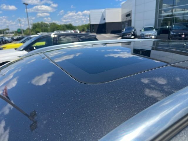 Used 2019 Gray Lincoln Select image 13