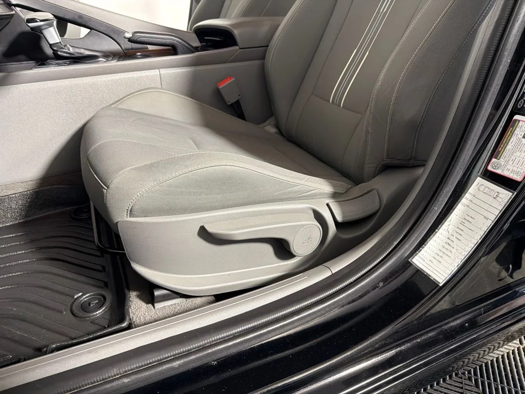 Used 2024 Abyss Black Hyundai SEL image 11