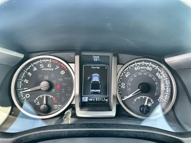 Used 2023 White Toyota SR5 image 13