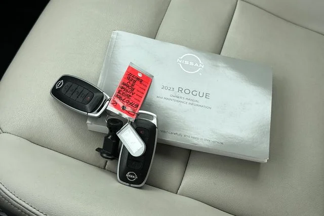 Used 2023 Red Nissan SL image 10