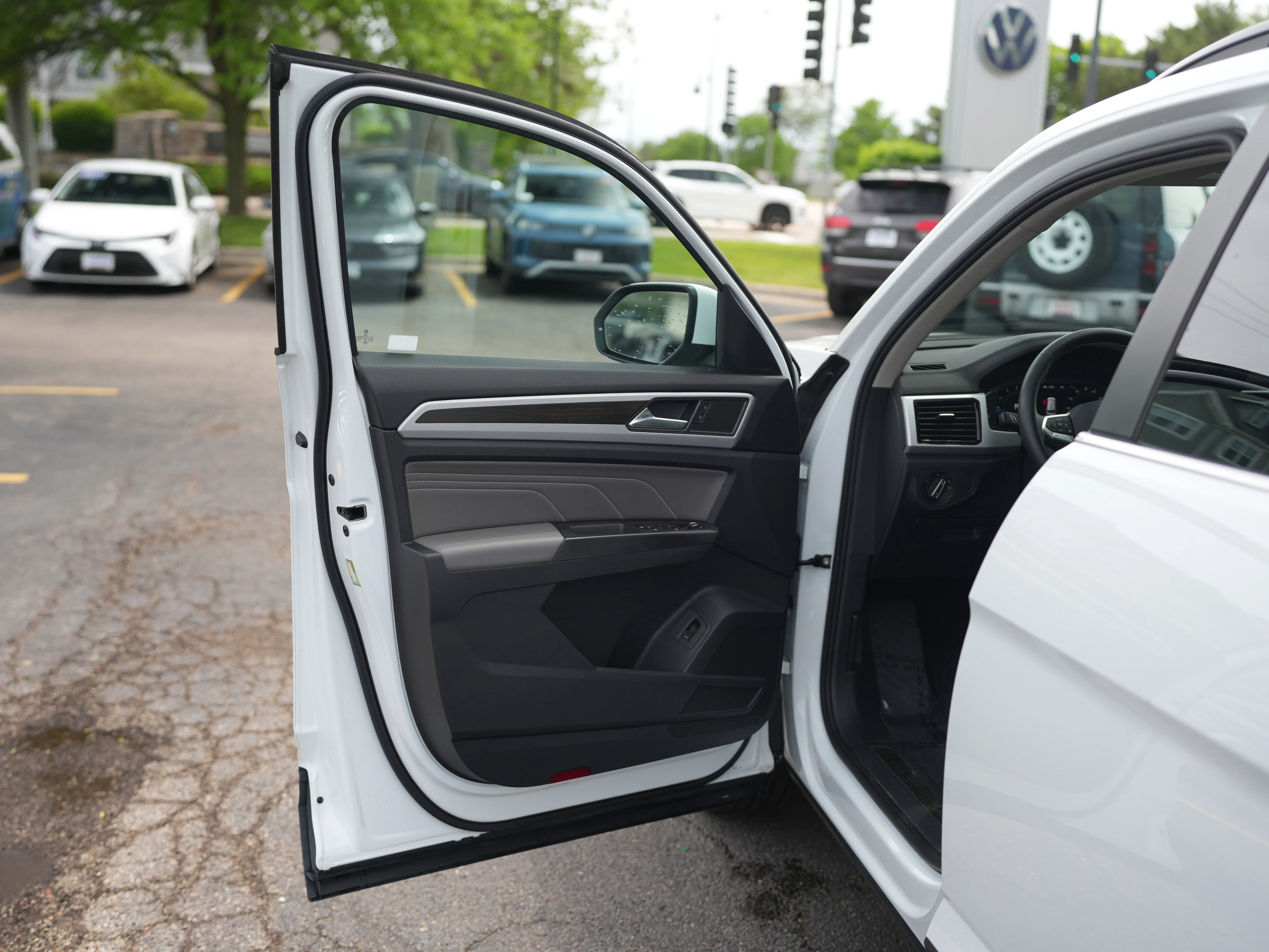 Certified Used 2023 Pure White Volkswagen 2.0T SE w/Technology image 27