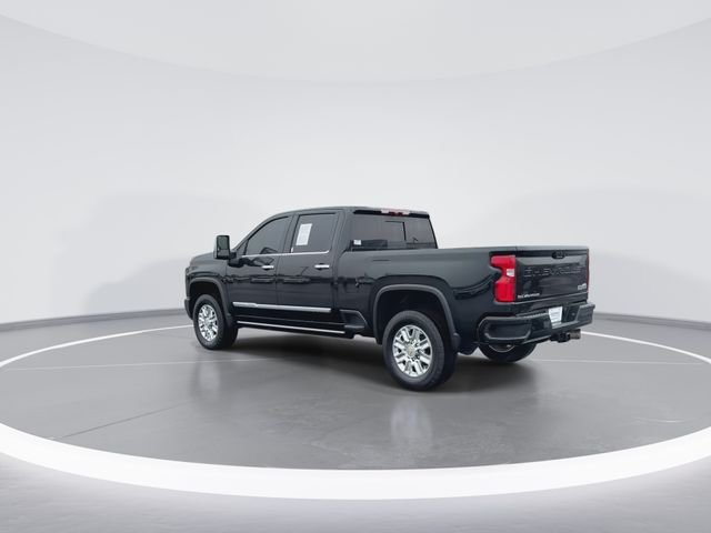 Used 2024 Black Chevrolet High Country image 6