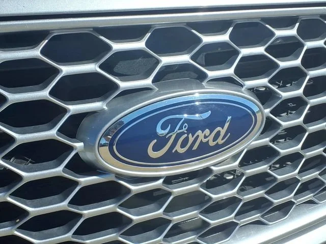 Used 2024  Ford SEL image 23
