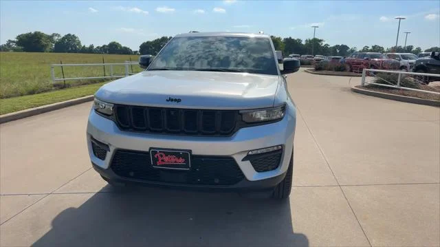 New 2025 Silver Zynith Exterior Paint Jeep Limited image 16