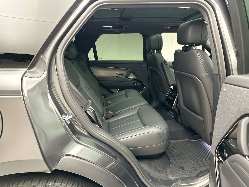 New 2027  Land Rover SE image 7