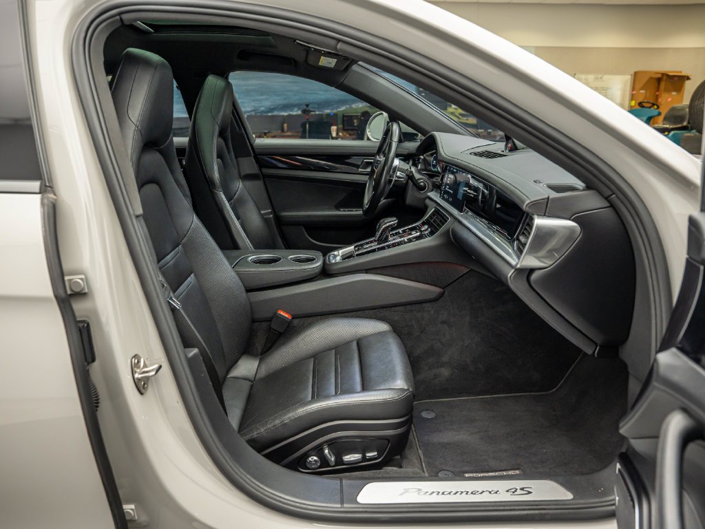 Used 2018 Chalk Porsche 4S image 52