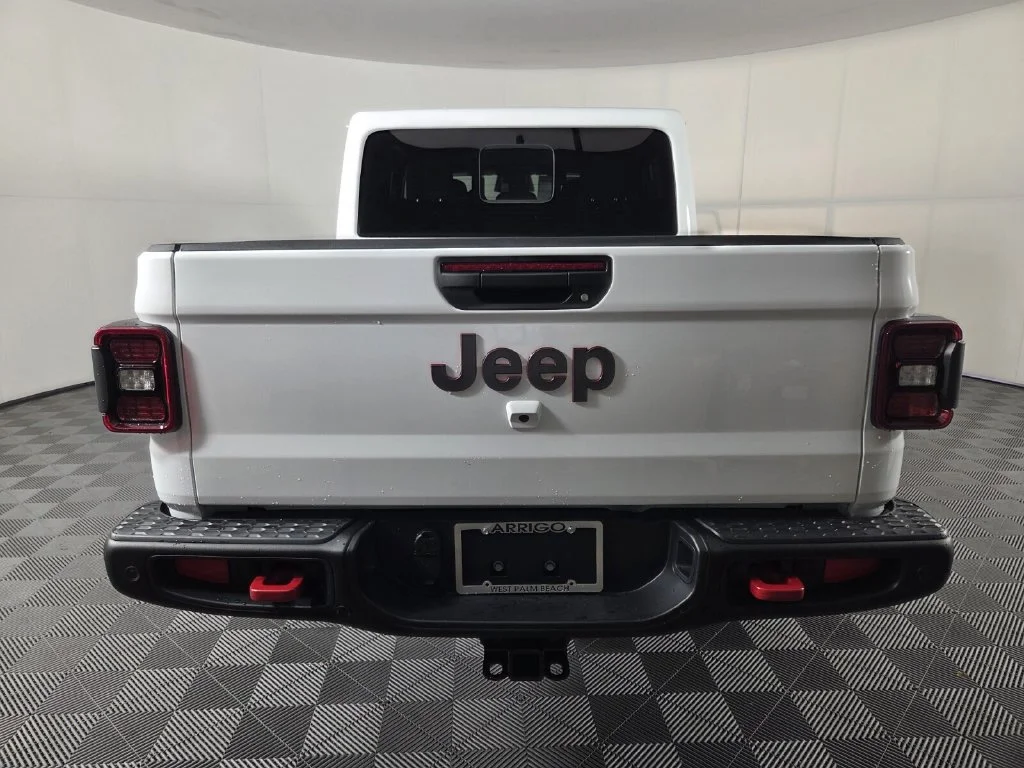 New 2026 Bright White Clear-Coat Exterior Paint Jeep Rubicon X image 6