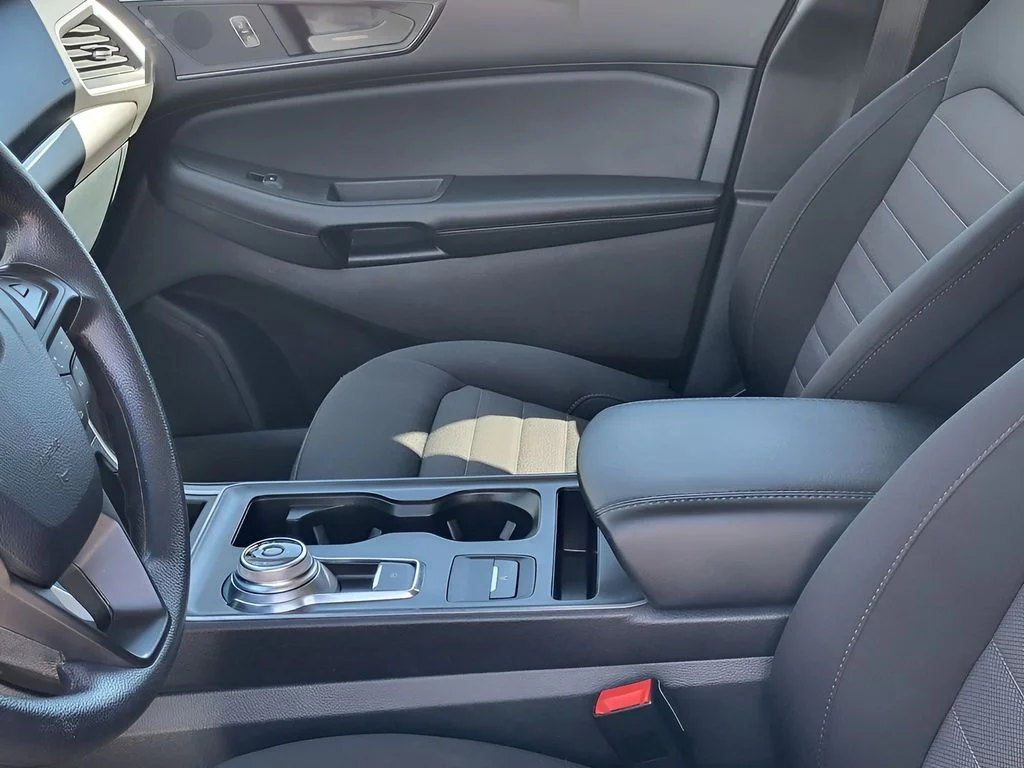 Used 2022 Oxford White Ford SE image 11