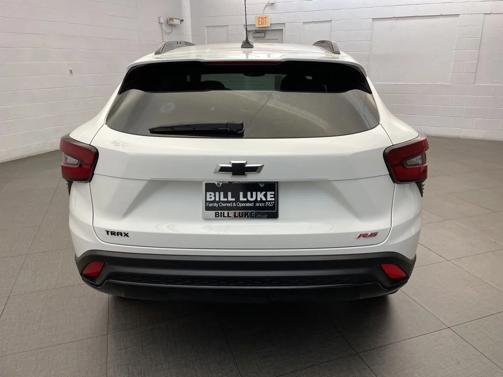 Used 2024 White Chevrolet 2RS image 9