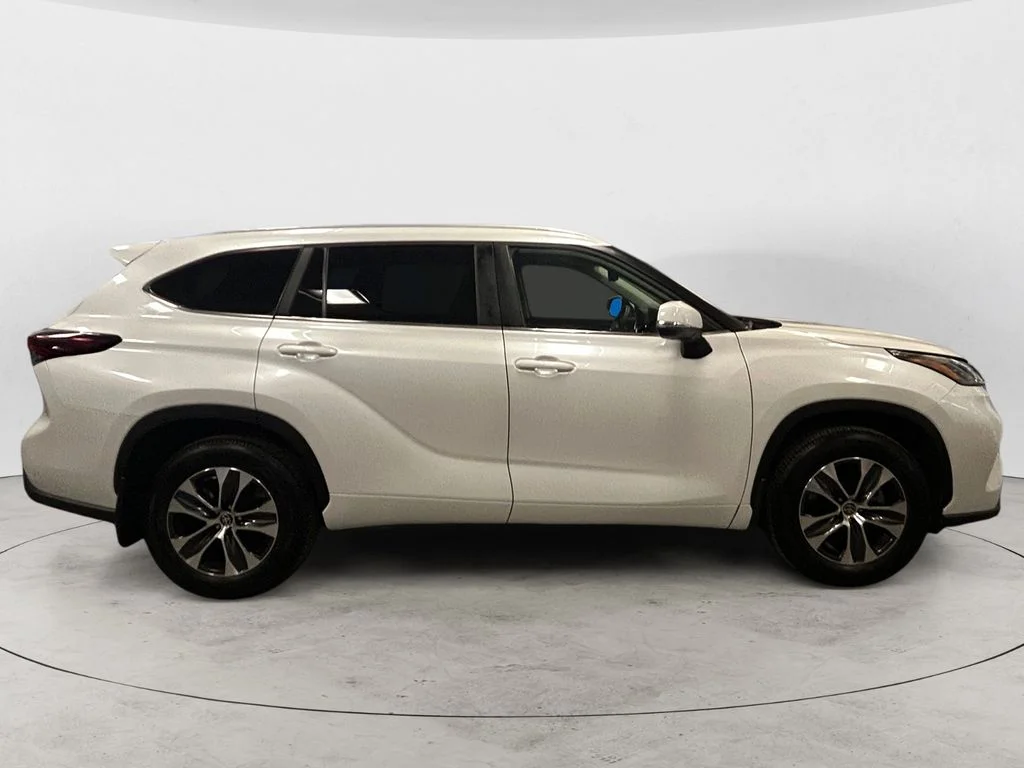 Used 2026 Pearl Toyota XLE image 6