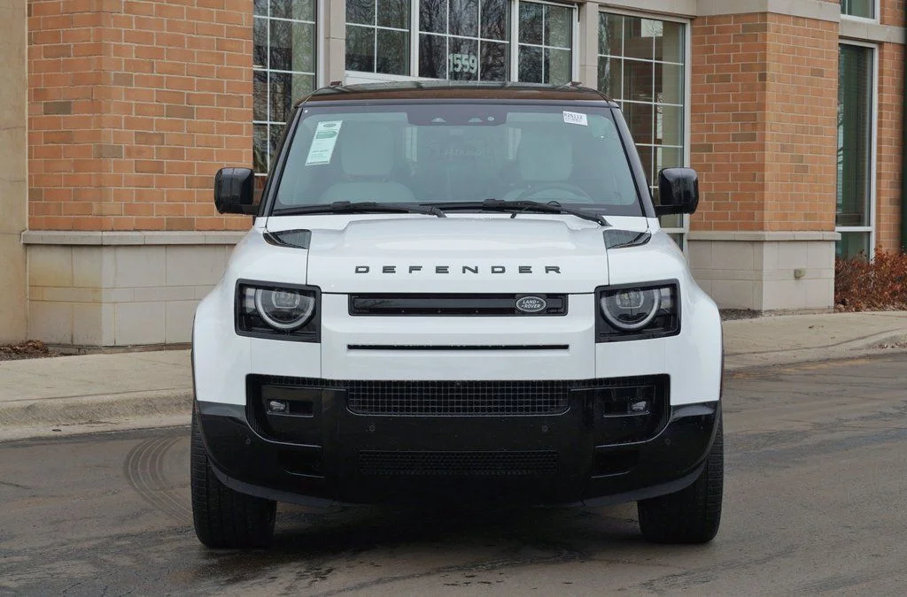 Certified Used 2026 White Land Rover X-Dynamic SE image 4