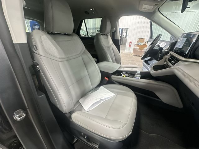 New 2026 Carbonized Gray Metallic Ford Active image 32