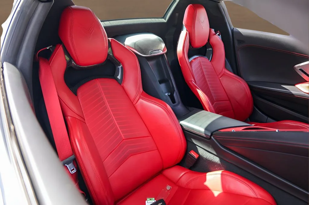 Used 2021 White Chevrolet Stingray image 22