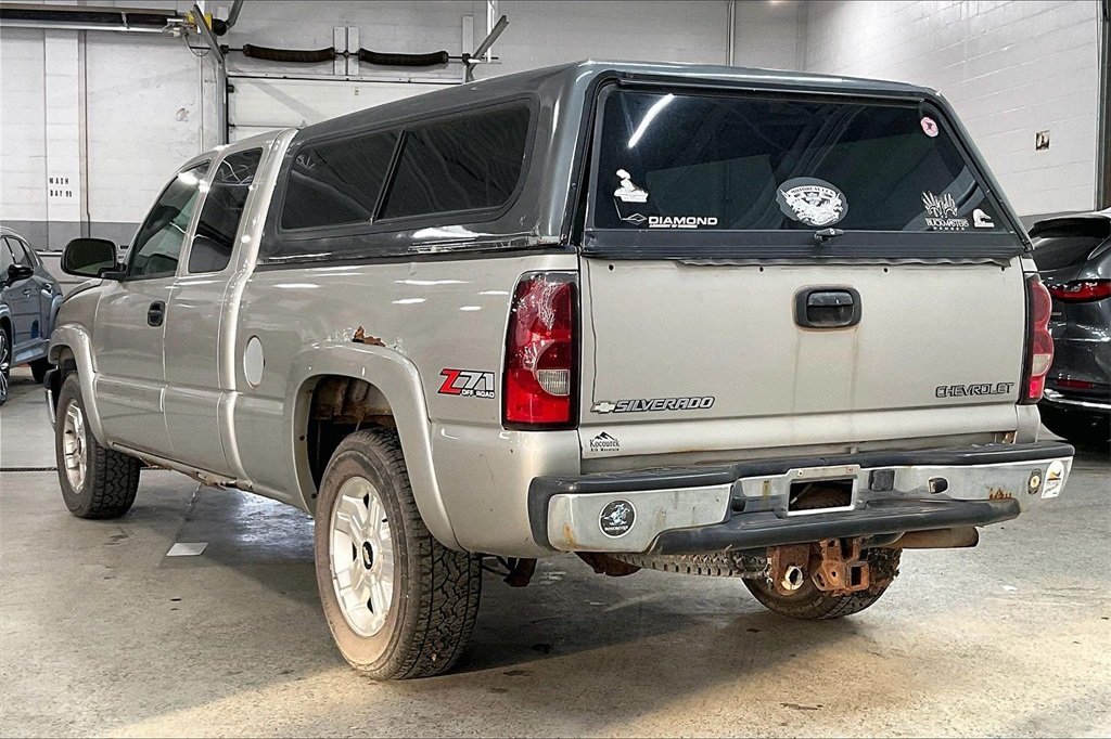 2004 CHEVROLET SILVERADO - Image 9