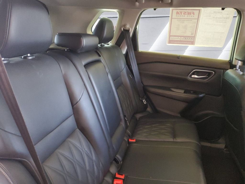 Used 2023 White Nissan Platinum image 16