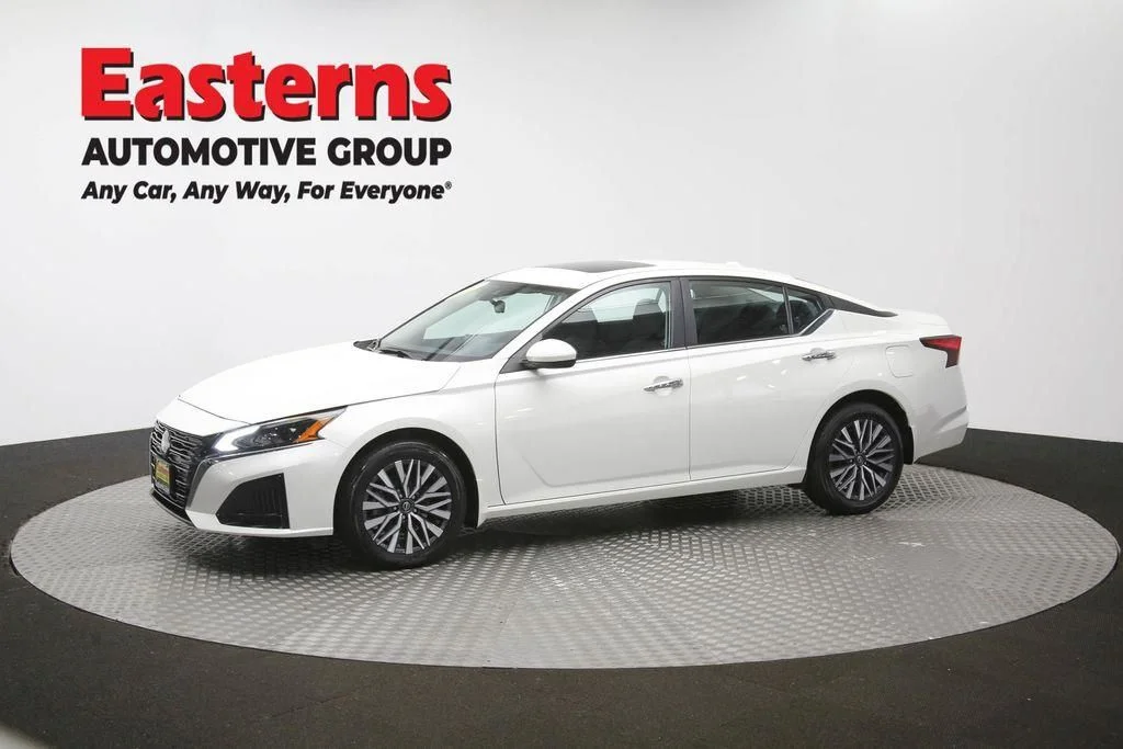Used 2023 White Nissan 2.5 SV image 60