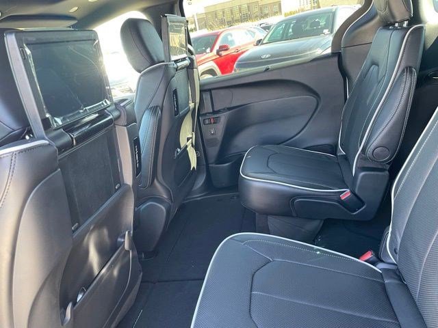 New 2026 Bright White Clearcoat Chrysler Limited image 10