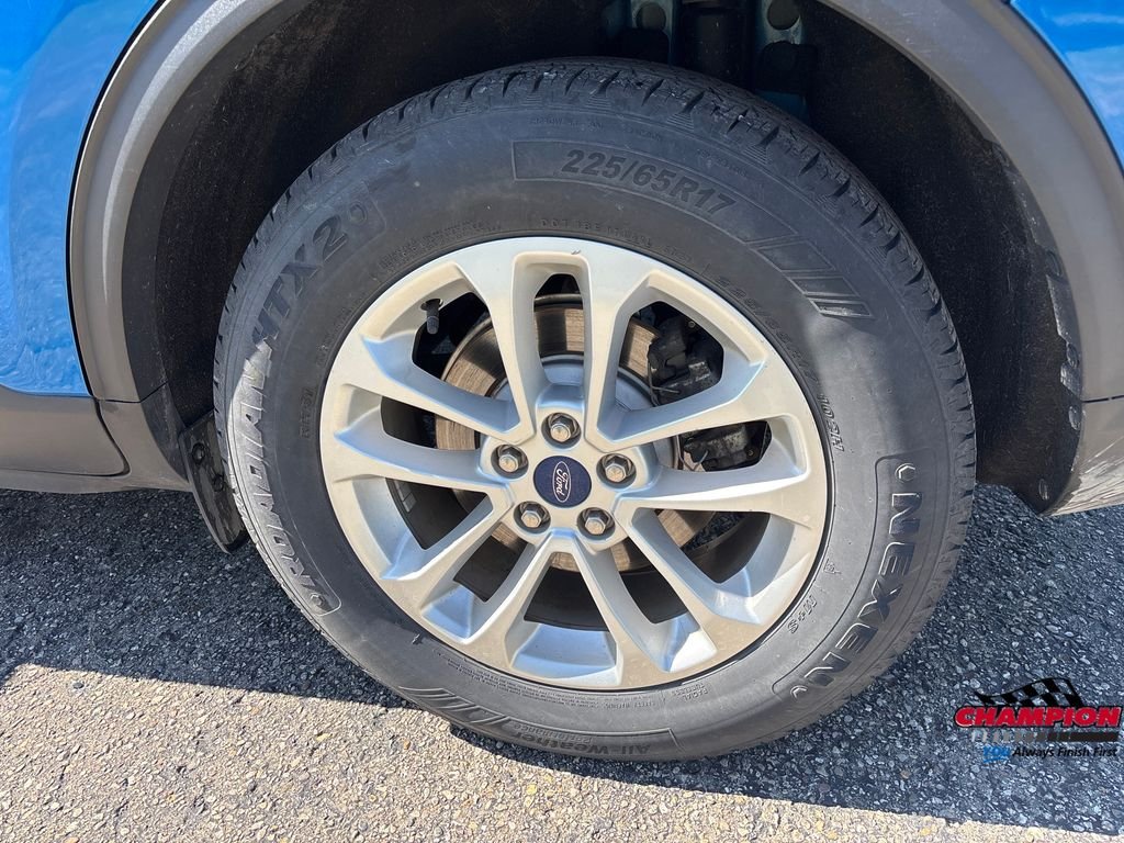 Used 2020 Blue Ford SE image 12
