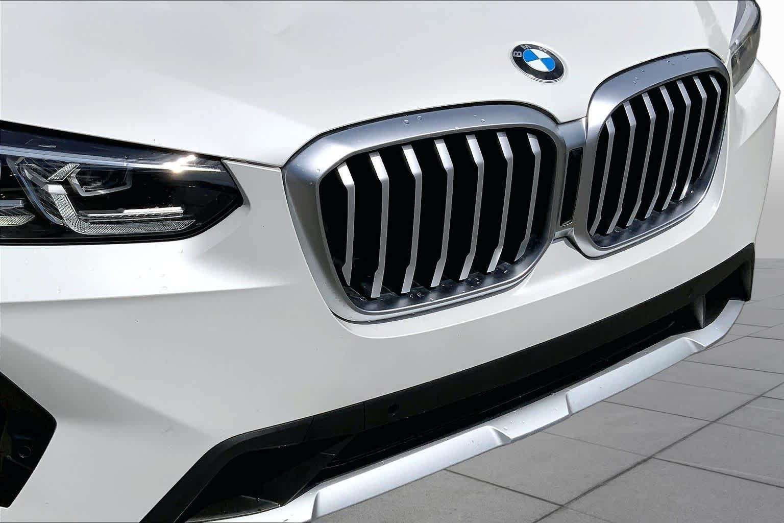 Used 2024 Mineral White Metallic BMW xDrive30i image 29