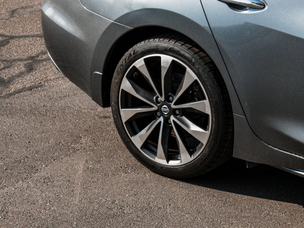 Used 2016 Gun Metallic Nissan 3.5 SR image 4